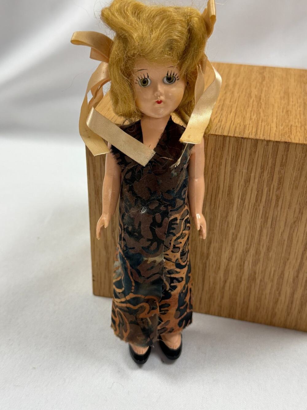 Vintage Ethnic Costume Doll Unmarked Sleep Eyes Inch Free Standing Leopard
